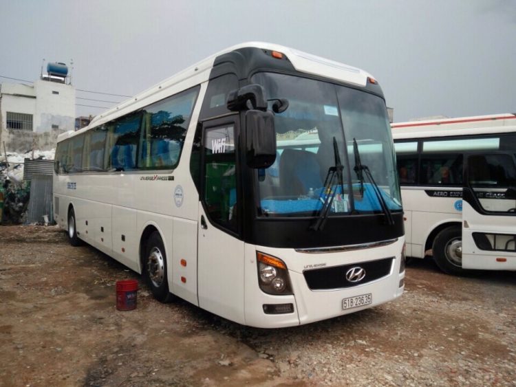 Thuê Xe Du Lịch 45 Chỗ Uy Tín và Chất Lượng tại TPHCM